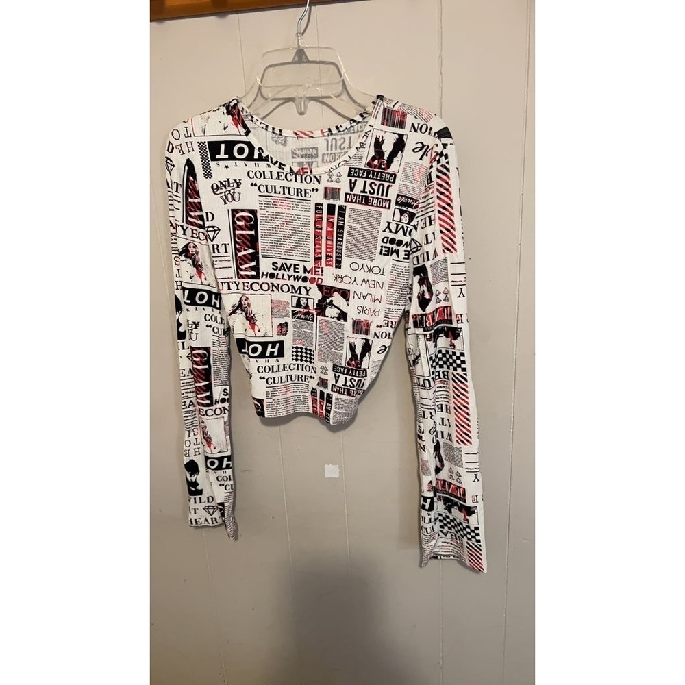 Women's White Newspaper Print Long Sleeve Crop Top